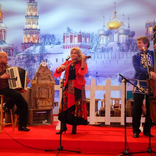Volga-Loire Spectacle Musical Slave et danseuses Russes  